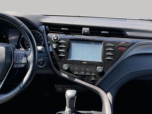 Used 2020 Toyota Camry SE w/ Convenience Package FWD image 6