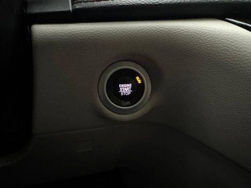 Used 2020 Chrysler Pacifica Limited FWD image 34