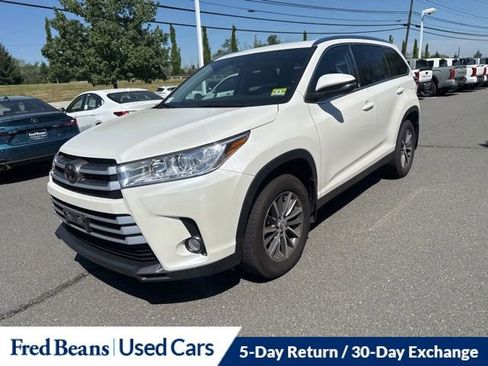 Used 2019 Toyota Highlander XLE AWD/4WD image 18
