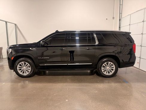 Used 2024 GMC Yukon XL SLT w/ SLT Luxury Package image 8