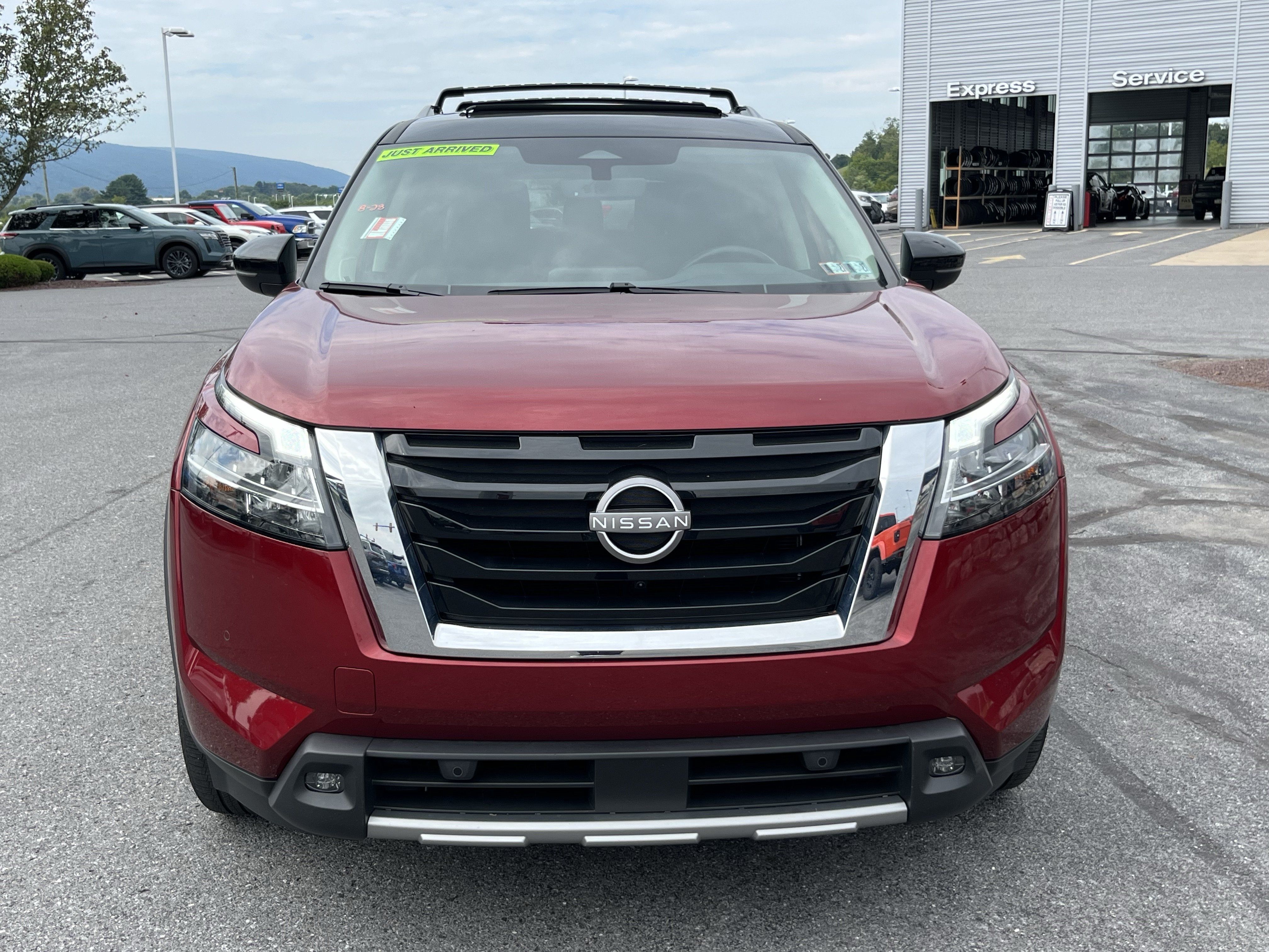 Used 2024 Nissan Pathfinder SL w/ SL Premium Package AWD/4WD image 12