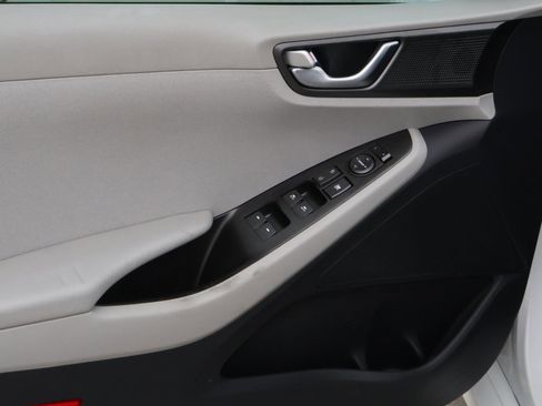 Used 2020 Hyundai Ioniq SEL FWD image 14