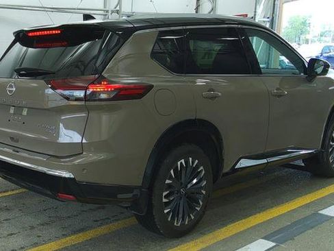 Used 2024 Nissan Rogue Platinum w/ Platinum Premium Package image 4