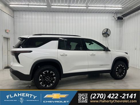 Used 2025 Chevrolet Traverse Z71 w/ Enhanced Driving Package AWD/4WD image 2