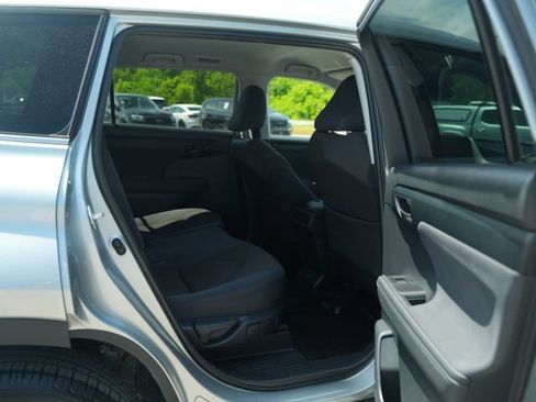 Used 2023 Toyota Highlander LE FWD image 21