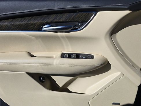 Used 2019 Cadillac XT5 FWD image 21