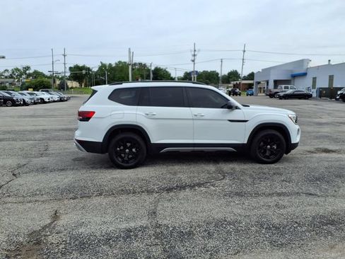 Used 2025 Volkswagen Atlas Peak Edition SE AWD/4WD image 14