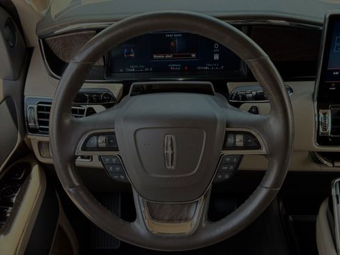 Used 2024 Lincoln Navigator Premiere AWD/4WD image 13