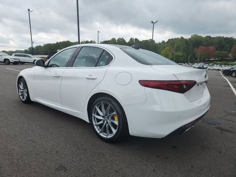 Used 2017 Alfa Romeo Giulia image 4