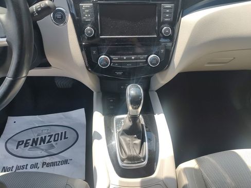 Used 2022 Nissan Rogue Sport SL w/ Premium Package FWD image 11