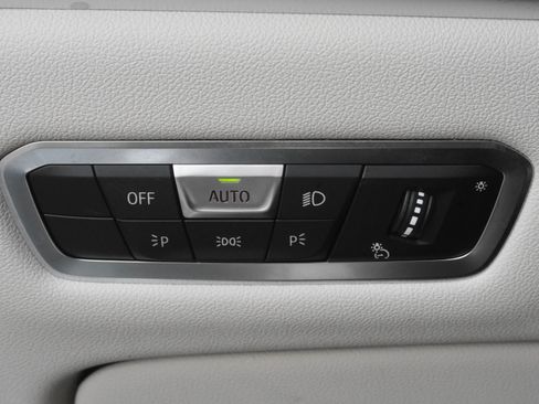 Used 2023 BMW X7 xDrive40i w/ M Sport Package AWD/4WD image 13