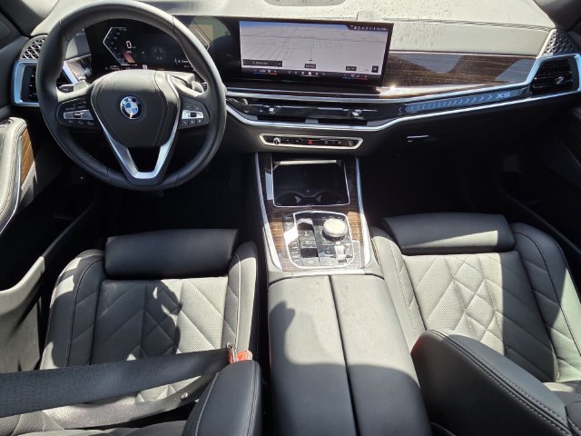 Used 2024 BMW X5 xDrive50e w/ Parking Assistance Package AWD/4WD image 12