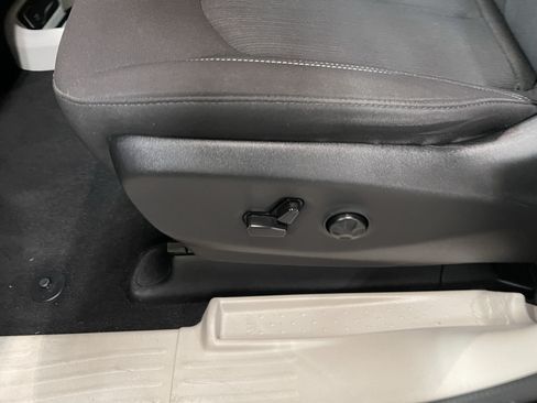 Used 2024 Chrysler Voyager LX FWD image 18