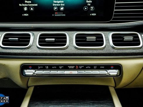 Used 2022 Mercedes-Benz GLE 580 4MATIC w/ Night Package image 21