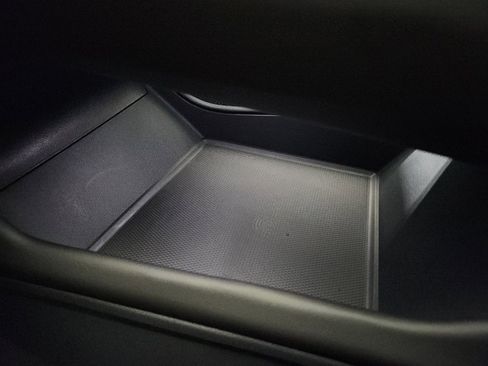 Certified 2025 Volkswagen Atlas Cross Sport SEL image 28