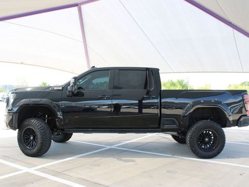 Used 2025 GMC Sierra 2500 AT4 w/ AT4 Premium Plus Package AWD/4WD image 2