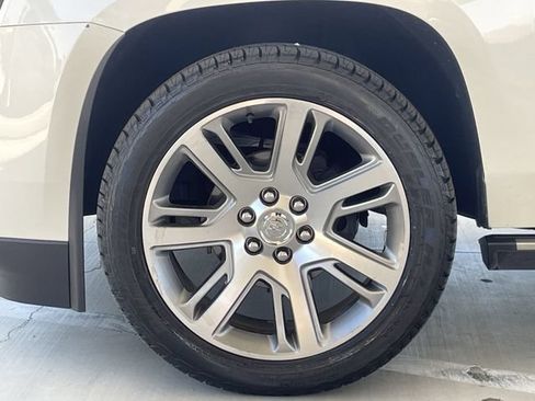 Used 2015 Cadillac Escalade Premium RWD image 34