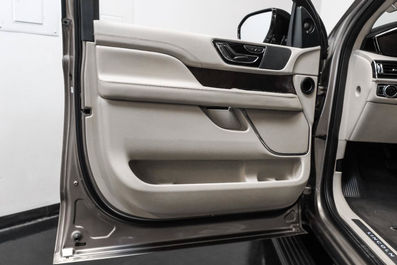 Used 2020 Lincoln Navigator 2WD image 38