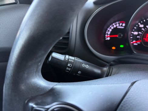 Used 2016 Kia Soul + FWD image 21