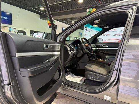 Used 2017 Ford Explorer XLT image 9