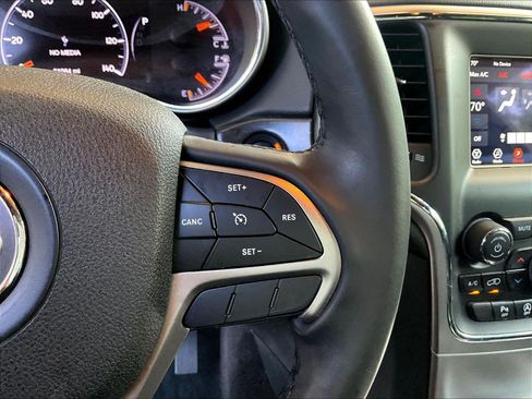 Used 2018 Jeep Grand Cherokee Laredo AWD/4WD image 12