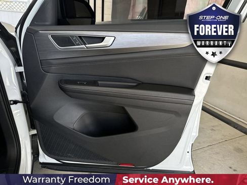 Used 2025 Volkswagen Atlas Cross Sport SE FWD image 37