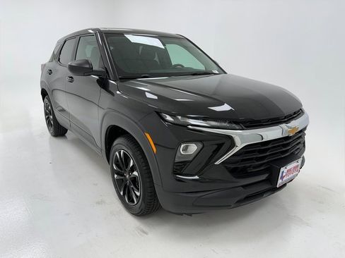 Used 2024 Chevrolet TrailBlazer LS w/ LS Convenience Package image 2