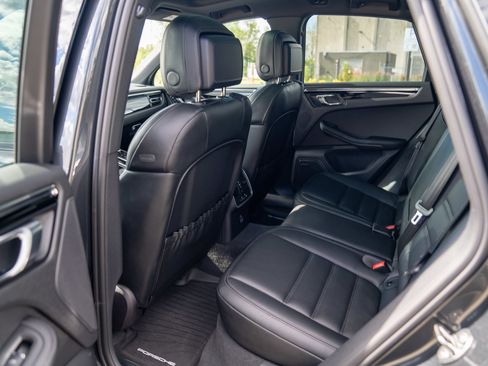 Certified 2026 Porsche Macan AWD/4WD image 22