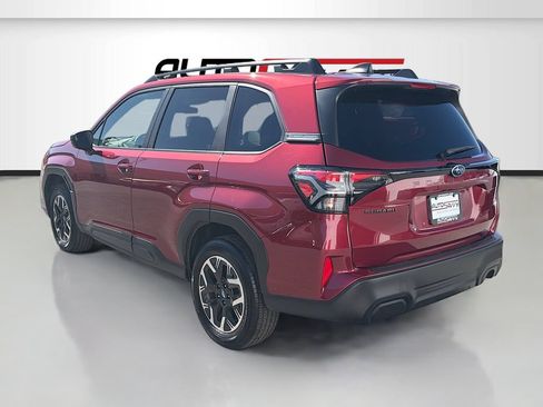 Used 2025 Subaru Forester Premium AWD/4WD image 5