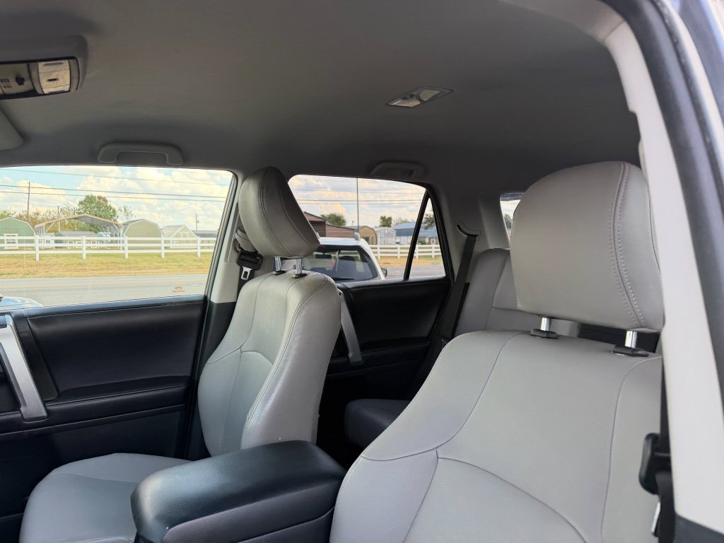 Used 2017 Toyota 4Runner SR5 AWD/4WD image 10