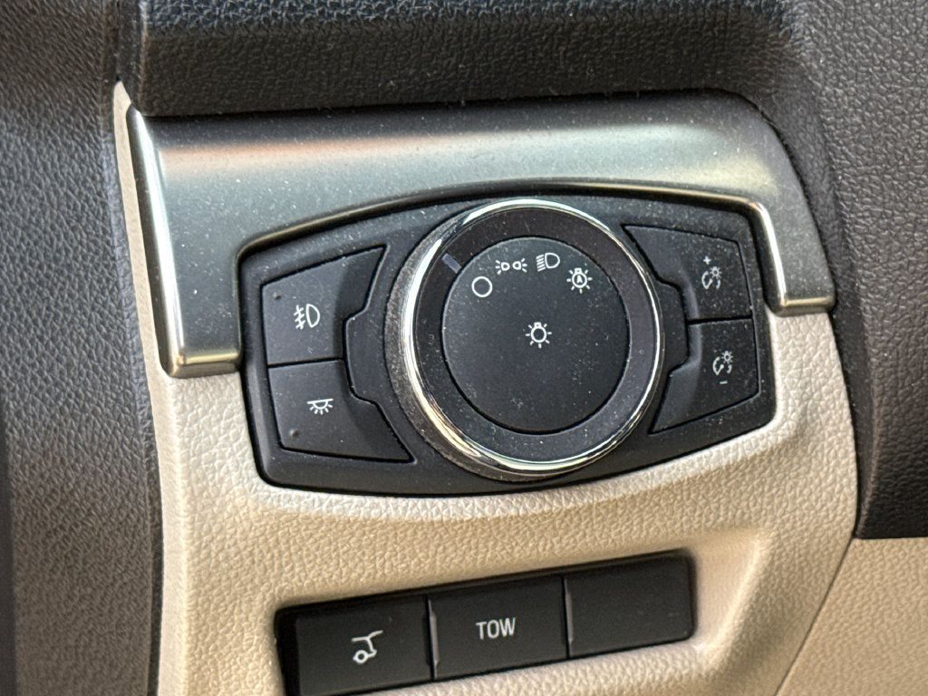 Used 2018 Ford Explorer XLT w/ Equipment Group 202A FWD image 24
