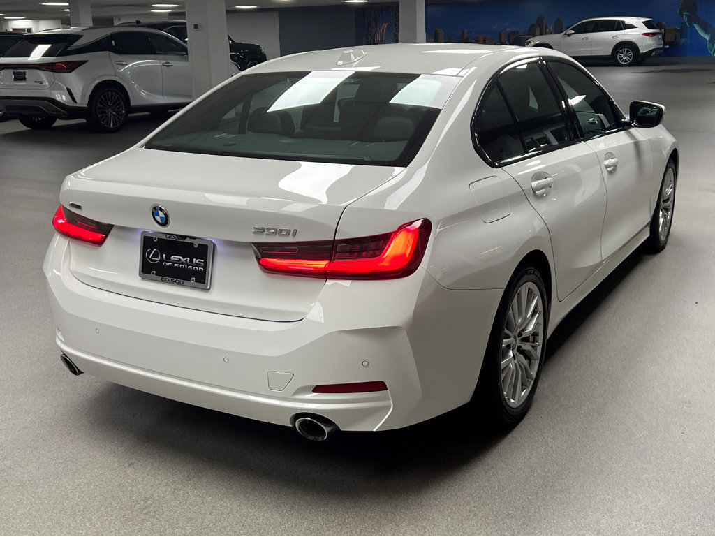 Used 2023 BMW 330i xDrive Sedan w/ Premium Package AWD/4WD image 7