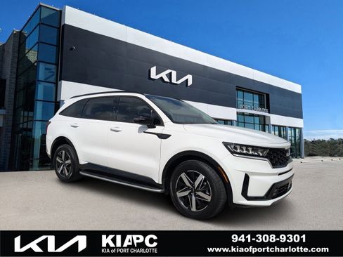Certified 2022 Kia Sorento EX w/ Panoramic Sunroof Package image 1