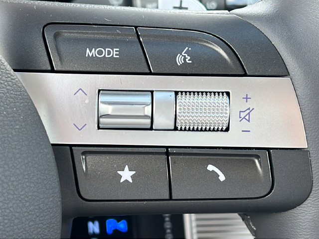 Certified 2025 Hyundai Kona Limited FWD image 29
