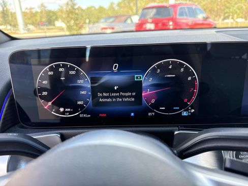 Used 2025 Mercedes-Benz GLB 250 image 33