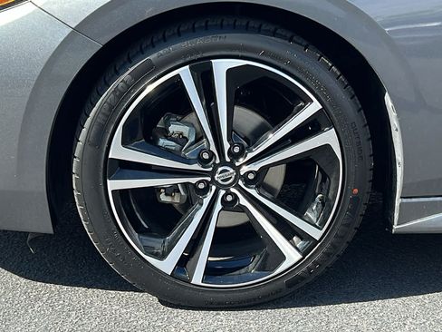 Used 2021 Nissan Sentra SR FWD image 9