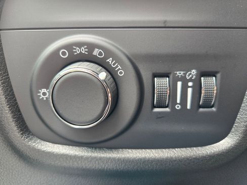 Used 2025 Jeep Grand Cherokee 4WD image 25