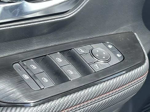 New 2026 Nissan Kicks SR w/ SR Premium Package FWD image 17