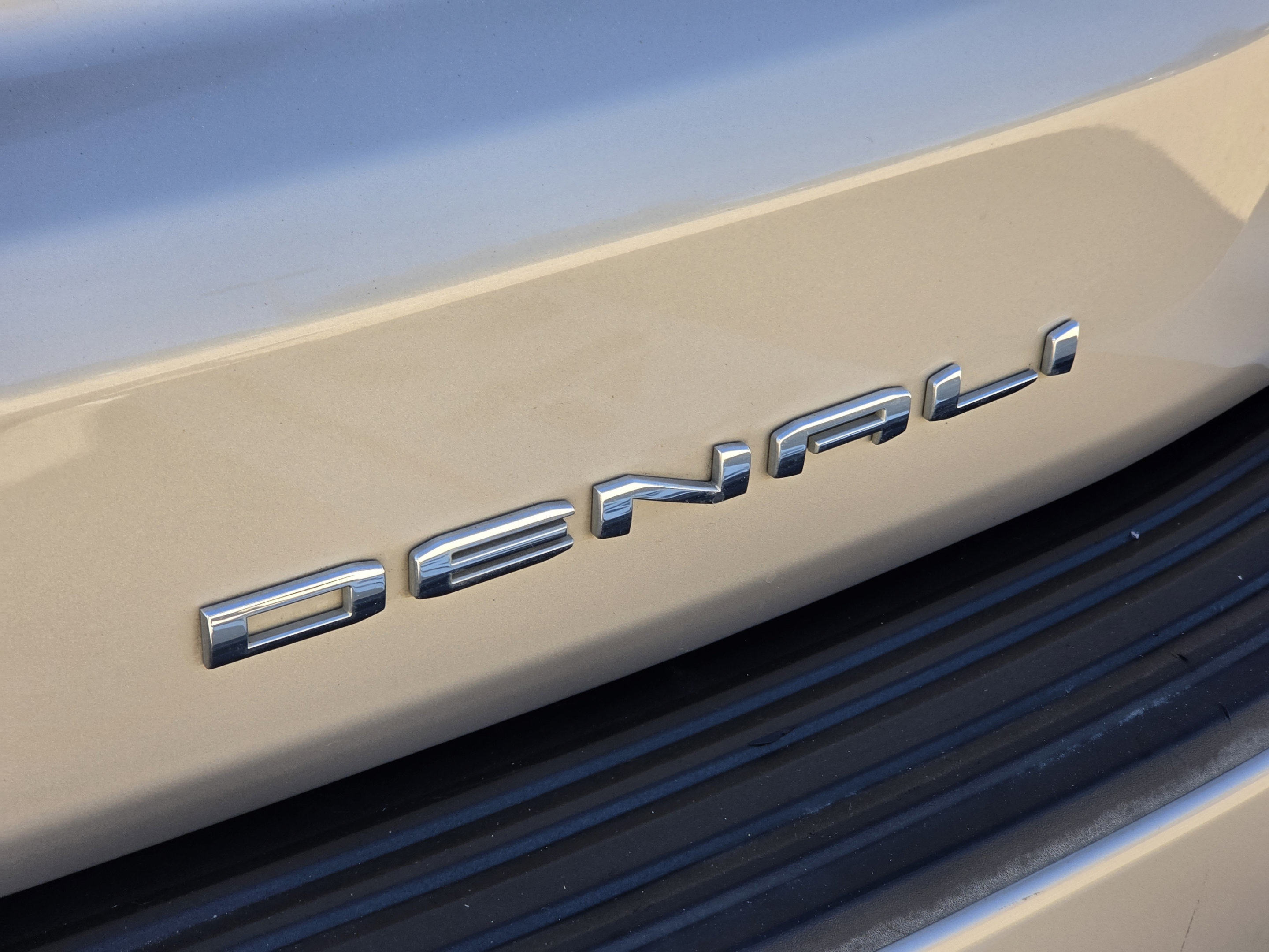 Used 2024 GMC Yukon XL Denali Ultimate AWD/4WD image 37