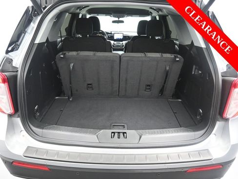 Used 2024 Ford Explorer XLT image 16