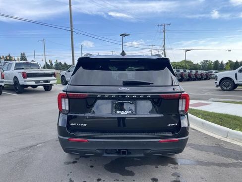 Used 2025 Ford Explorer Active AWD/4WD image 4