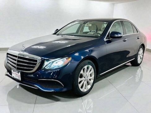 Used 2017 Mercedes-Benz E 300 4MATIC image 3