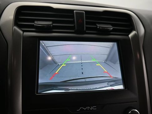 Used 2020 Ford Fusion SE FWD image 18