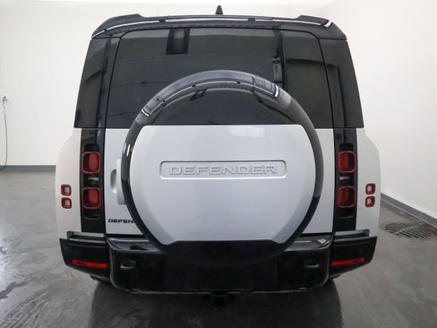 Used 2024 Land Rover Defender 130 X-Dynamic SE AWD/4WD image 4