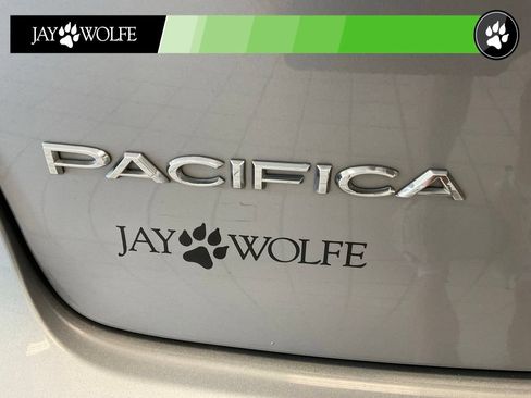 Used 2017 Chrysler Pacifica Touring-L FWD image 24