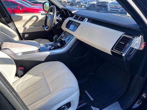 Used 2016 Land Rover Range Rover Sport HSE image 19