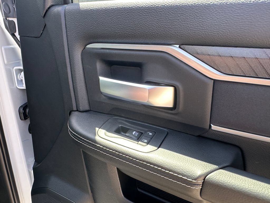 New 2026 RAM 2500 Big Horn AWD/4WD image 17