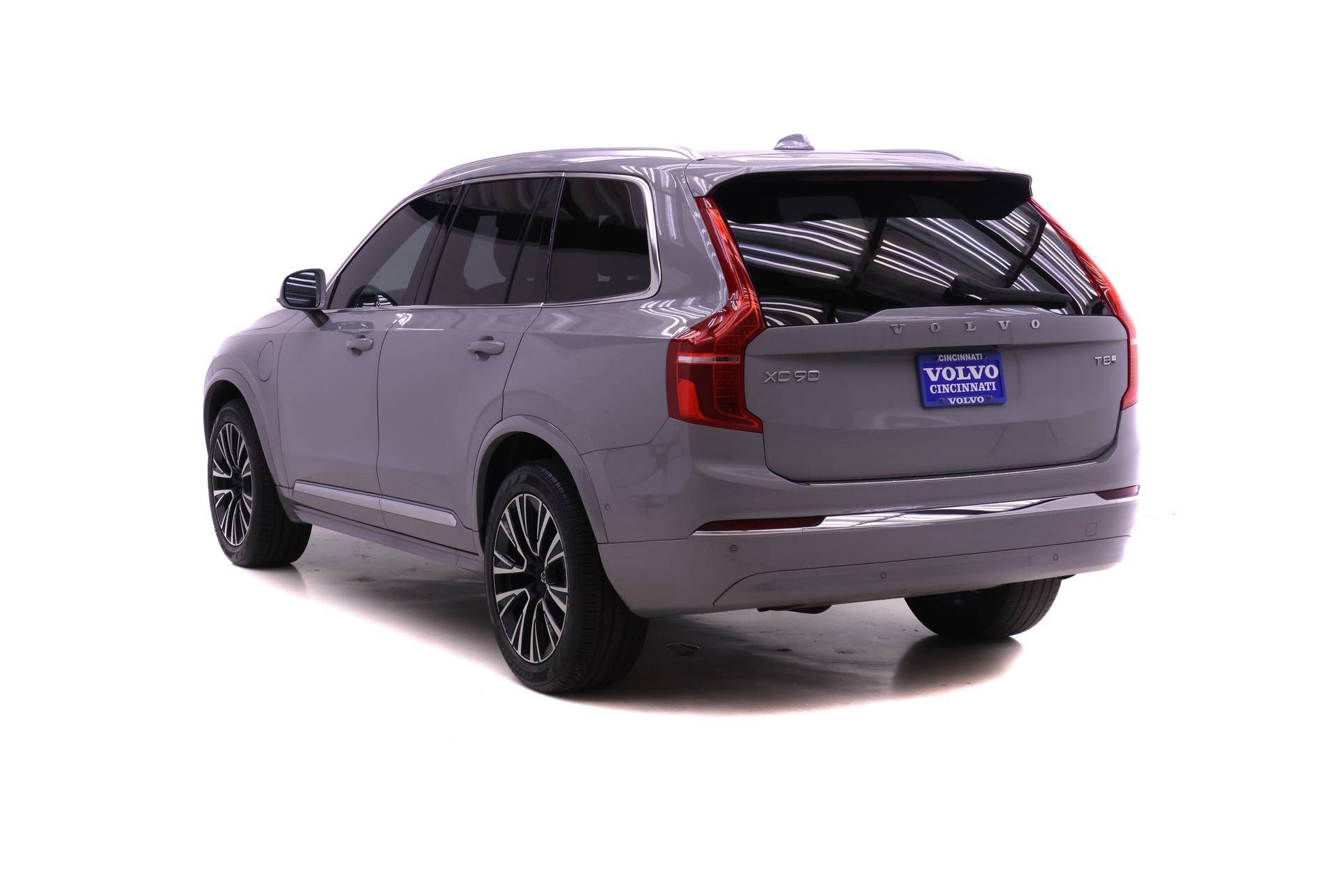 Certified 2025 Volvo XC90 T8 Plus w/ Protection Package Premier AWD/4WD image 5