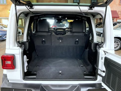 Used 2025 Jeep Wrangler Unlimited Rubicon image 21