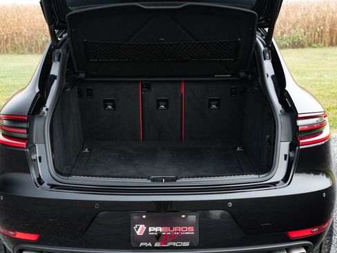 Used 2017 Porsche Macan Turbo image 32